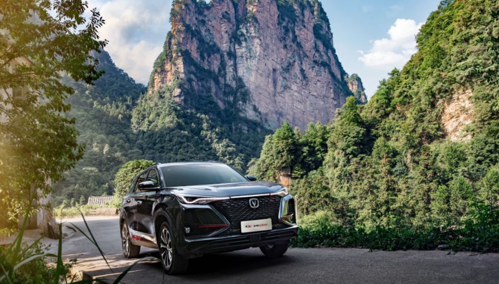 cs75plus研发历时四年,"御岳"生命动感的设计理念