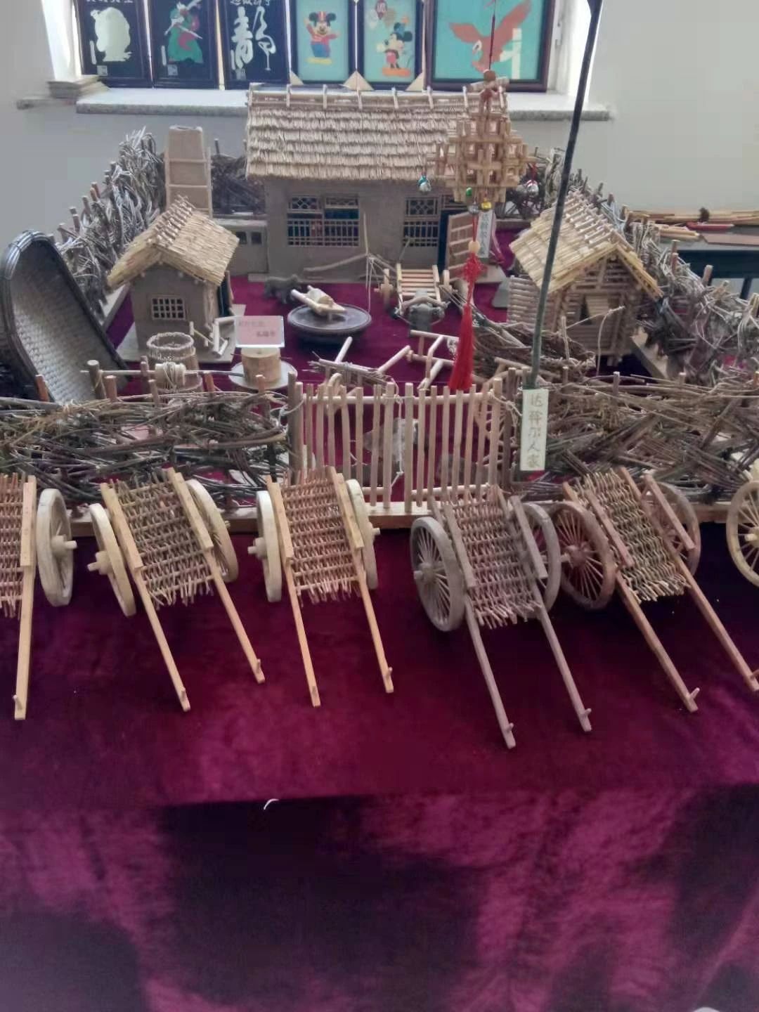 痴迷于秸秆扎刻和勒勒车制作,一心传承民族非遗!_朱瑞华