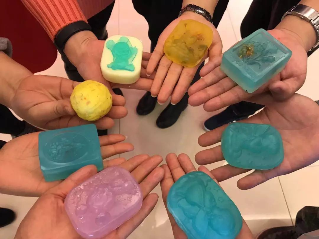 珍藏版爱牙日活动报名小牙医体验网红diy手工皂惊喜up