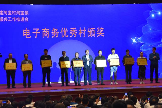 副县长王洪涛,县政协党组成员姚成华,县人大党组成员何海涛参加会议
