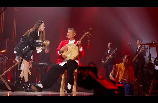 尤其在音乐领域,她的专业性和的影响力更是在不断提高,一首《华阴老腔