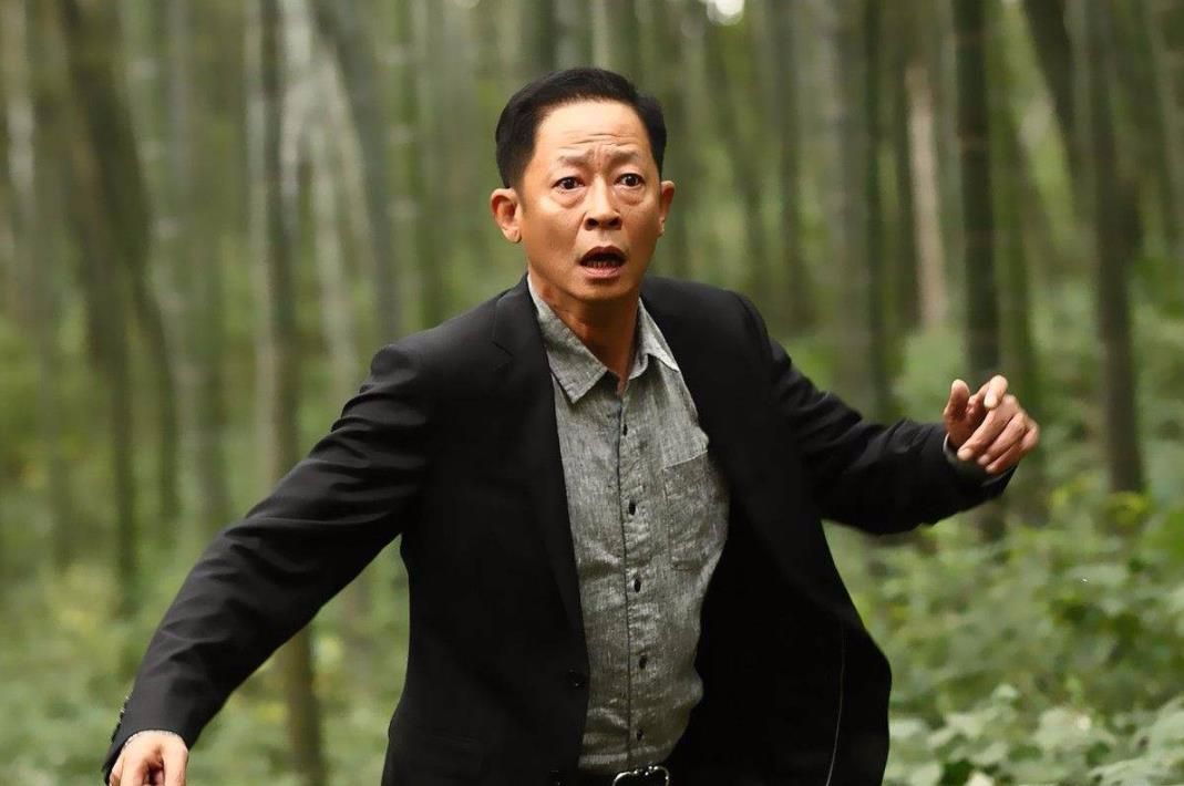 曾与许晴同居2年,却爱上小8岁超模,今儿子11岁了许晴仍单身_王志文