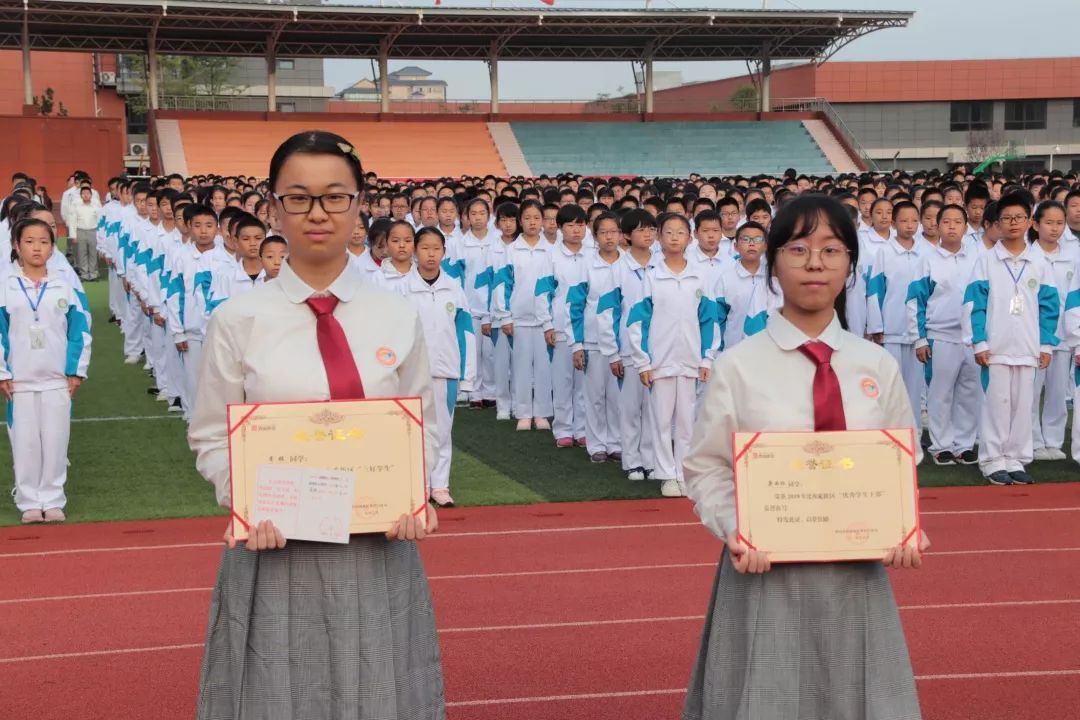 风华苑高新一中沣东中学16名学子荣获市区级三好学生优秀学生干部等