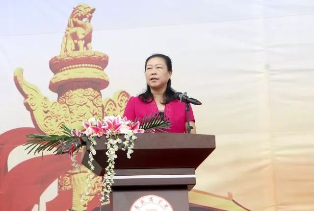 典礼开始,由江西农业大学党委副书记胡春晓致辞,她首先向2019级新同学