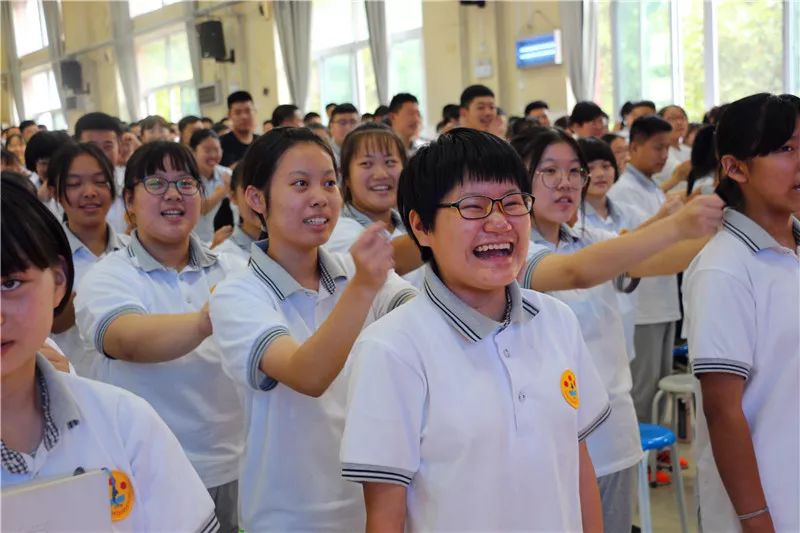 济南旅游学校校服图片