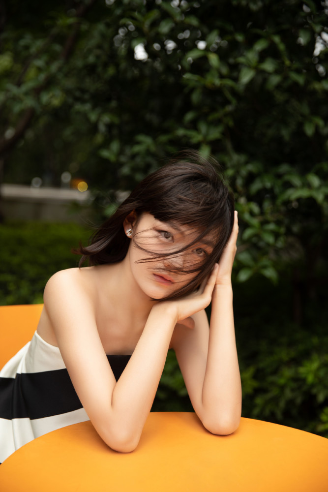 文淇,文情雅兴,智趣不凡,自带冷艳气质