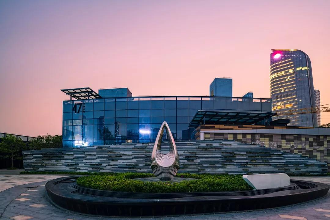 前海深港基金小镇户外艺术品制作aart一间宅