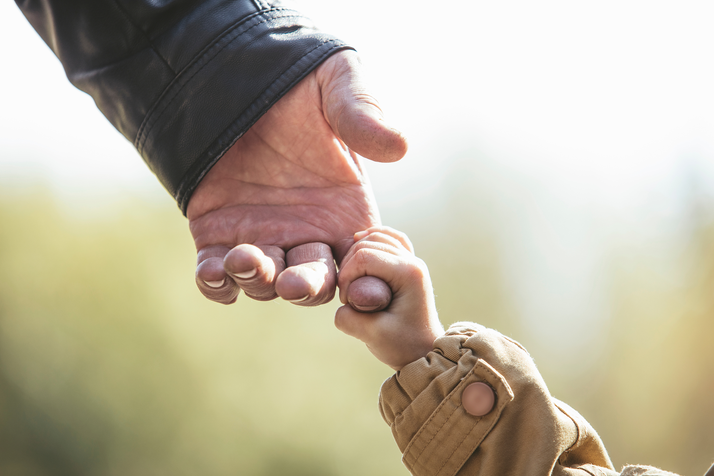 生下孩子就甩锅老人状告儿子儿媳索要带孙费