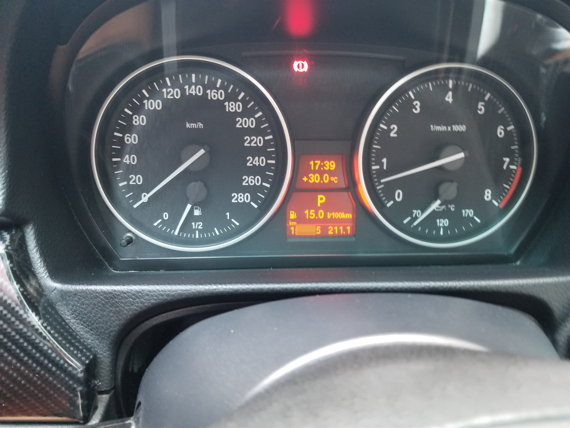 号称陆地小飞机的宝马e90这台09年的爆改3系售价17万香不香