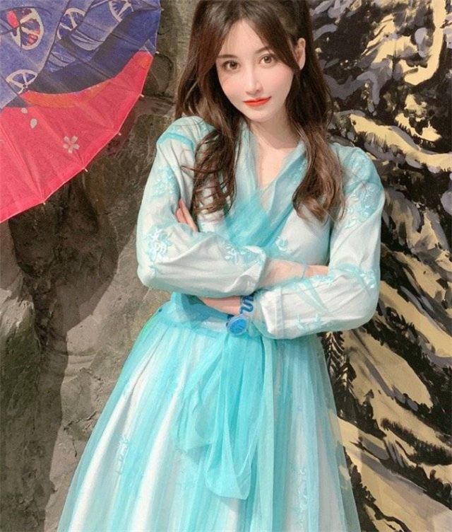 uu妹事业欲翻车,帮朋友高价售卖三无产品,粉丝烂脸后客服跑路?_赵梦玥