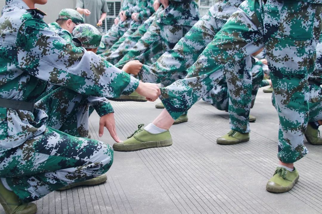 忘不了你的硬骨豪情,和你眼里星辰闪烁_军训