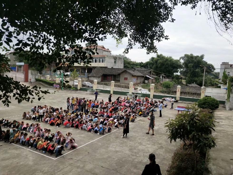 南溪街道石鹅小学开展地震应急逃生演练