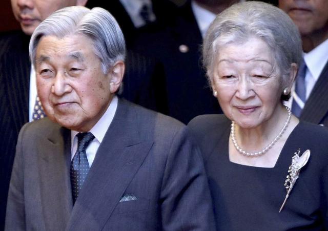 日本天皇第一次访华,看到桌上一道菜要求撤掉,中方:无法更改_明仁