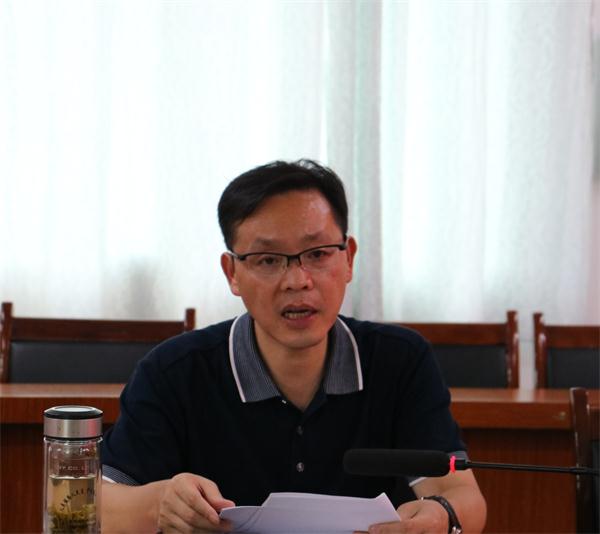 贺代宏到定威乡主持召开脱贫攻坚工作集中谈话帮助会_群众