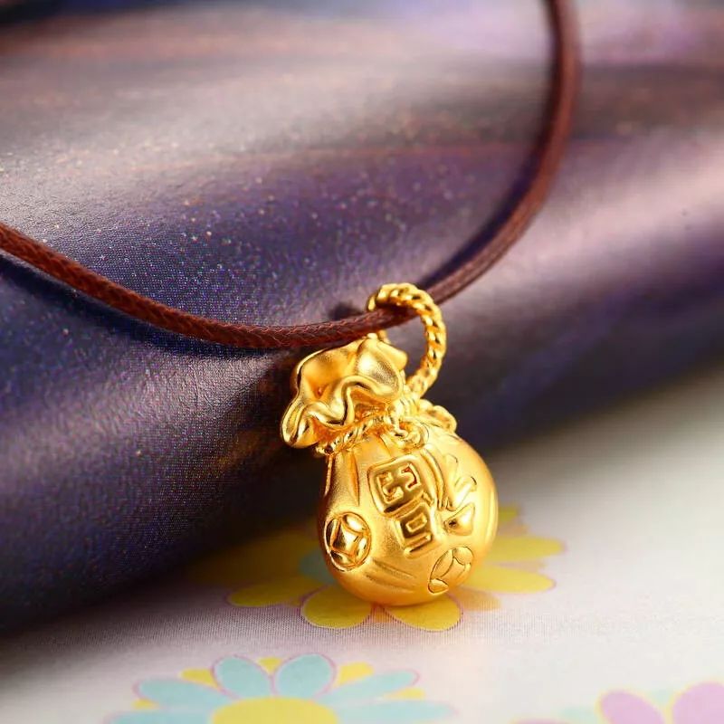 男戴招财女戴招贵5种最吸金的项链吊坠谁戴谁就能接到财神爷