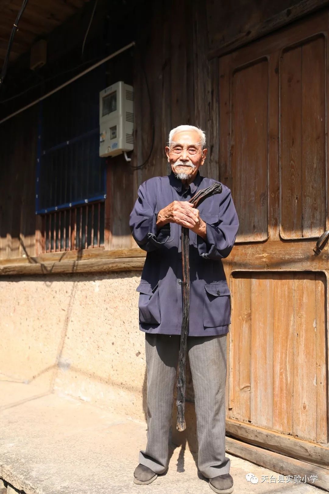 在红心社的带领下走访慰问了坦头镇榧树村的抗战老兵---谢秀汉老爷爷