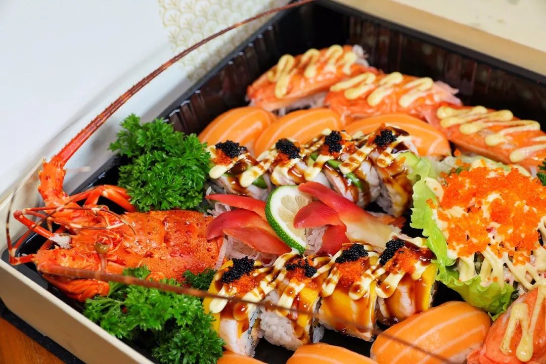 比堂食还豪华的寿司外卖你吃过吗一整只龙虾寿司免费送