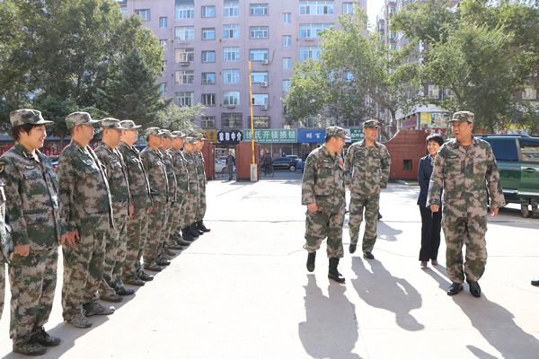 绥化市军分区司令员王新江,我市市委书记刘淑芬,市委常委,人武部政委