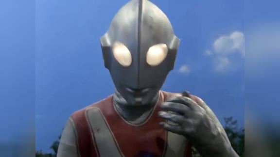 杰克奥特曼吞食了日本军制造的毒气而形成的怪兽莫古内珍