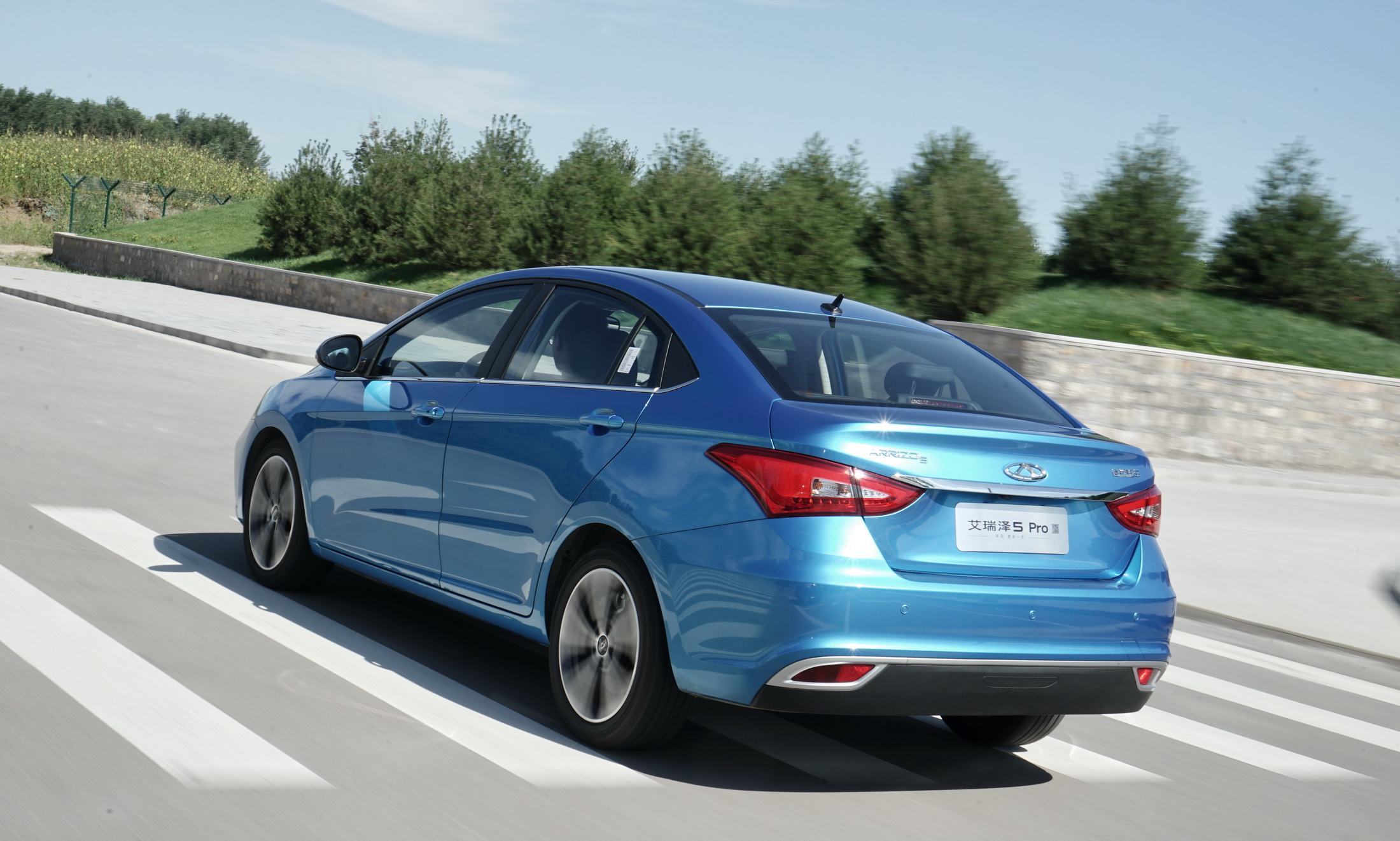 预算有限还不想要suv艾瑞泽5pro是第一次购车的好选择吗