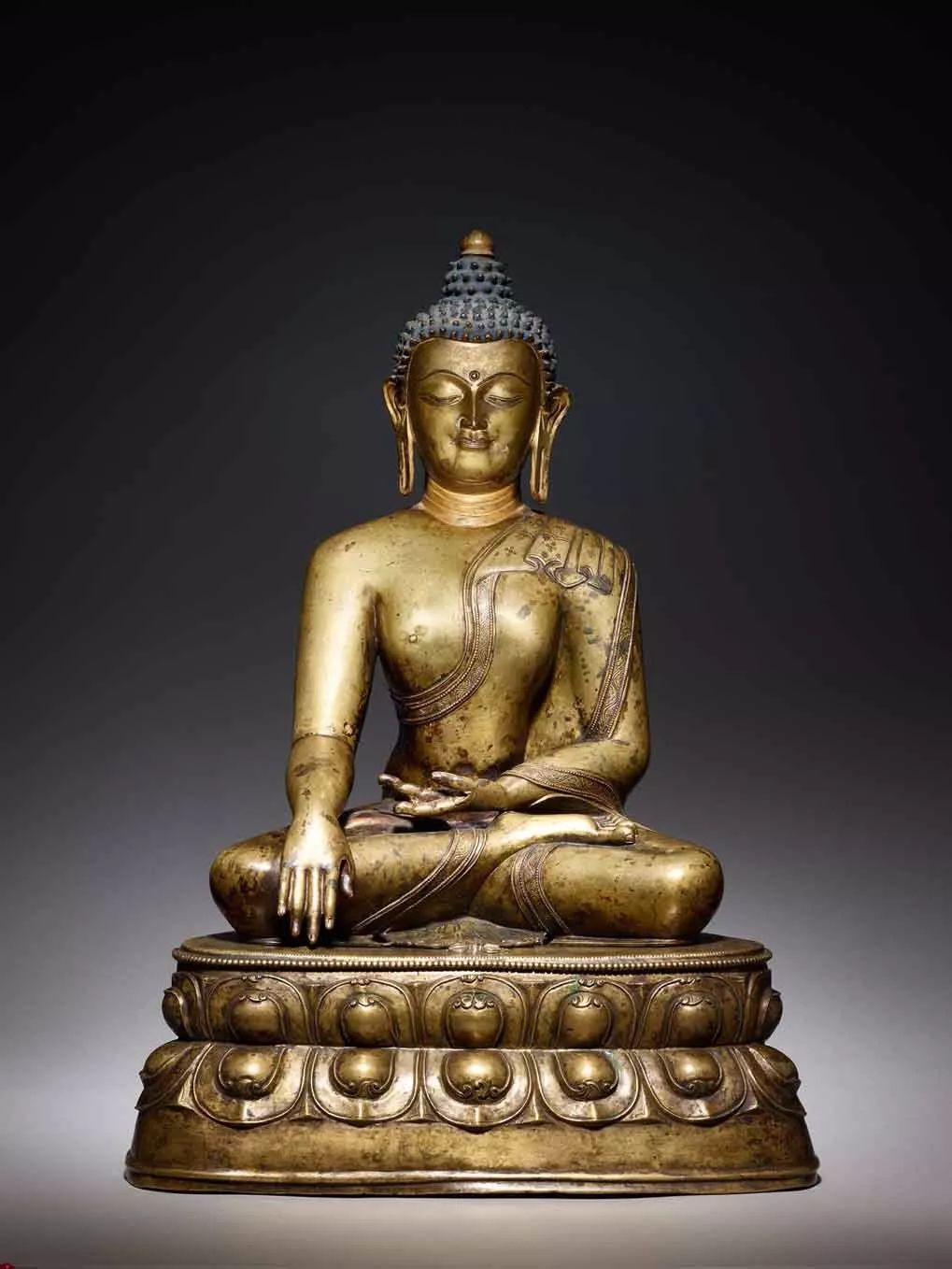 释迦牟尼佛释迦牟尼佛顶髻为摩尼宝珠,粒粒螺发清晰可辨.