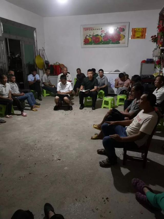 把群众当亲人,群众把他当家人_郭鹏