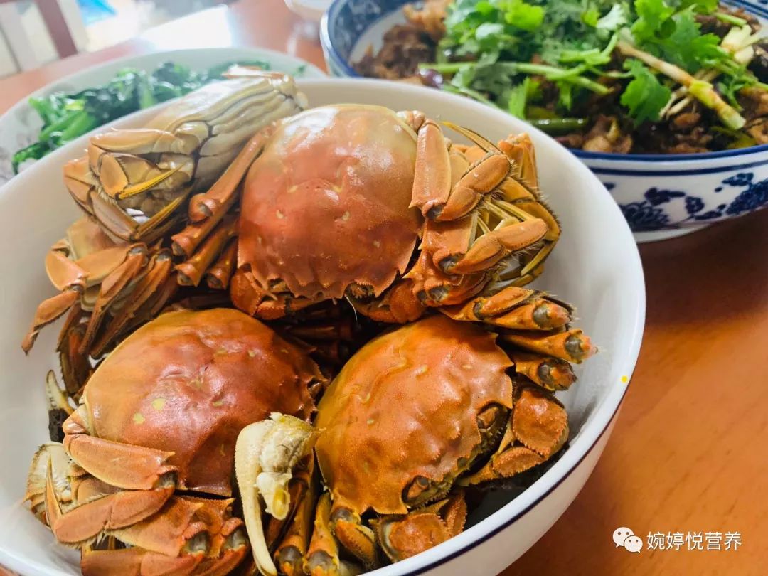 蟹肥柿红好搭配,你信不信?_螃蟹