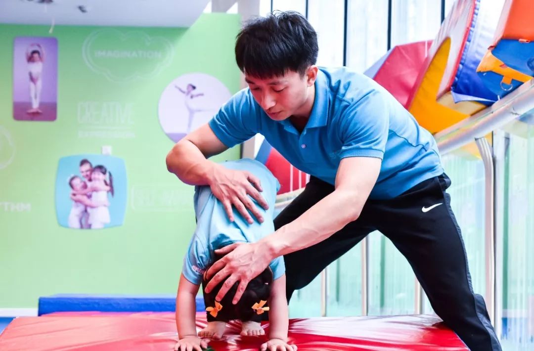 游戏帐篷翻滚吧惊奇少年