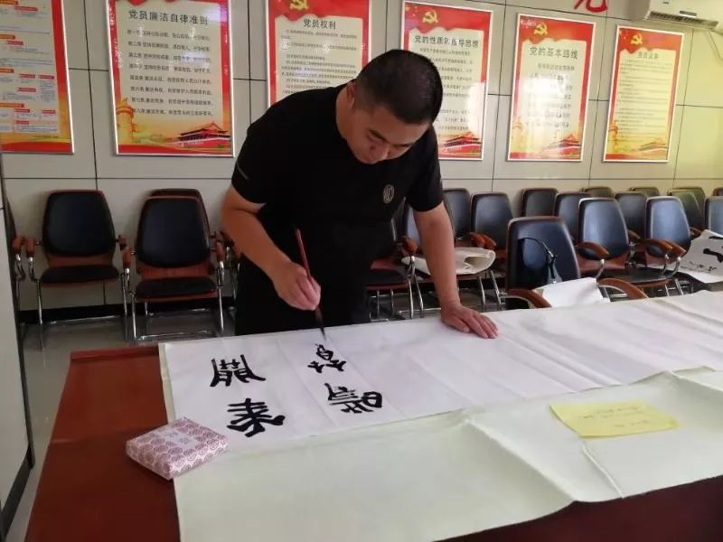 菏泽市书协开展教师节慰问活动