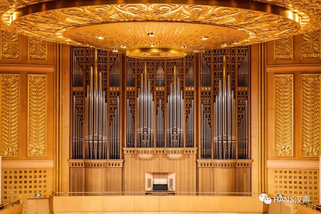 据说这就是传说中的镇厅之宝,造价2300万的管风琴,德国专家在武汉呆了
