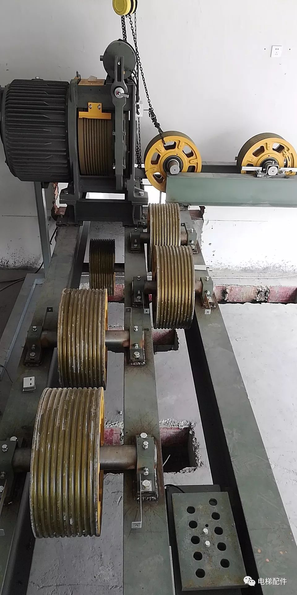 这电梯厉害了,8轨,4个安全钳!_保养
