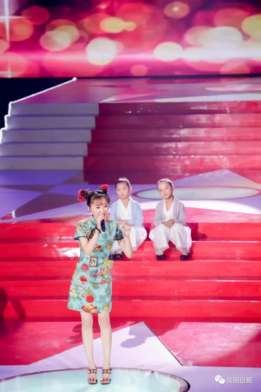 郭米可出生于一个医生家庭,她的母亲唐秀英教授是湖南省第一位女性