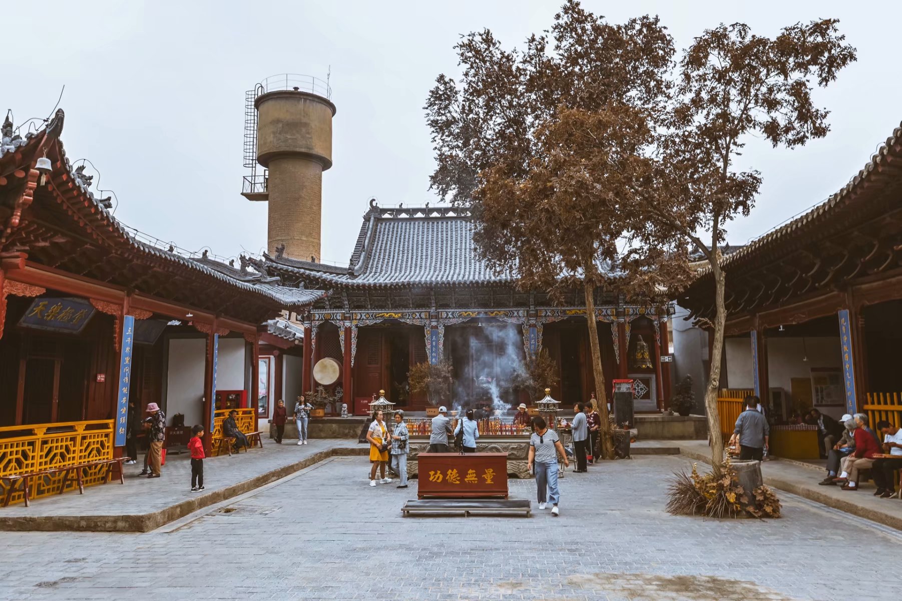 张掖西来寺,虽大隐于世,香火却甚旺