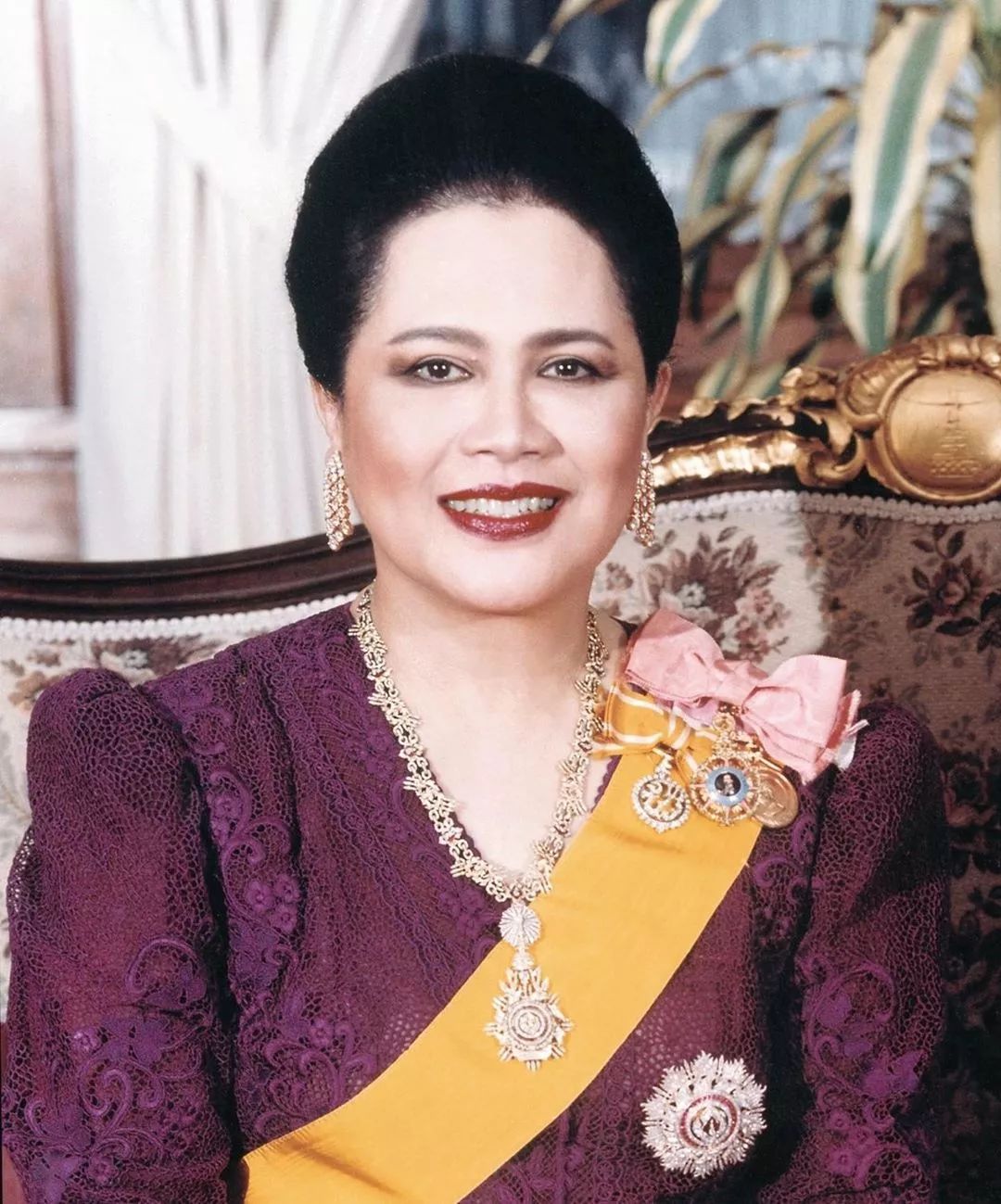 为了看新王妃的美照泰国人民把网站挤瘫痪了