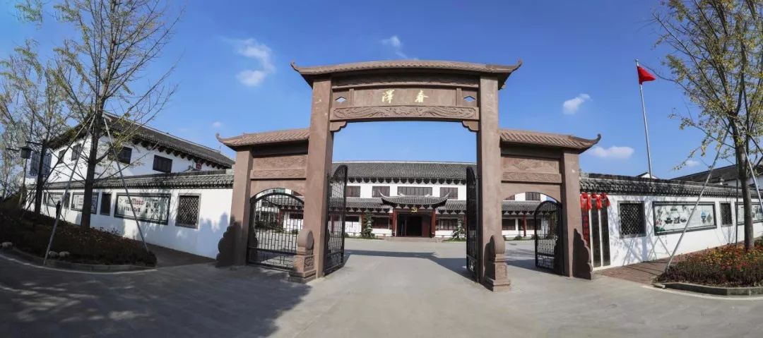 路桥桐屿街道春泽社区文化礼堂始建于2016年,通过路桥灰雕形成了独特