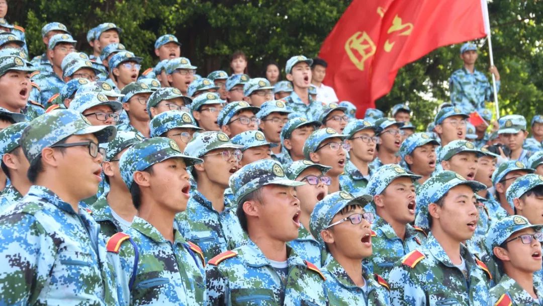 为什么拔河的时候我唱出了强军战歌