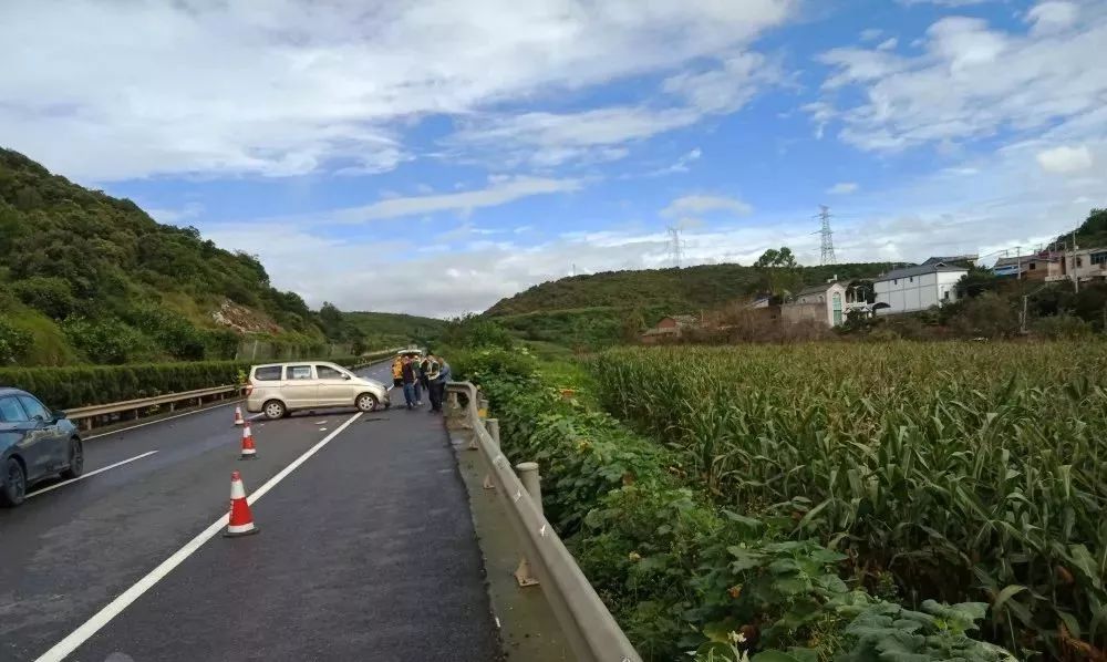 曲靖至砚山高速公路图片