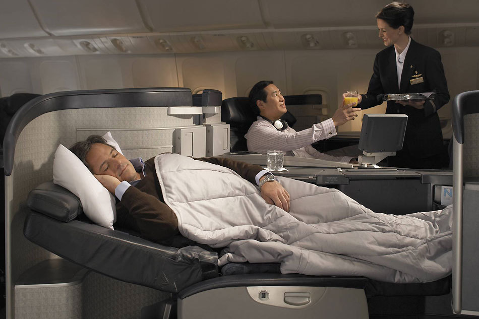 为什么飞机起飞后会把头等舱布帘拉上原来是这样