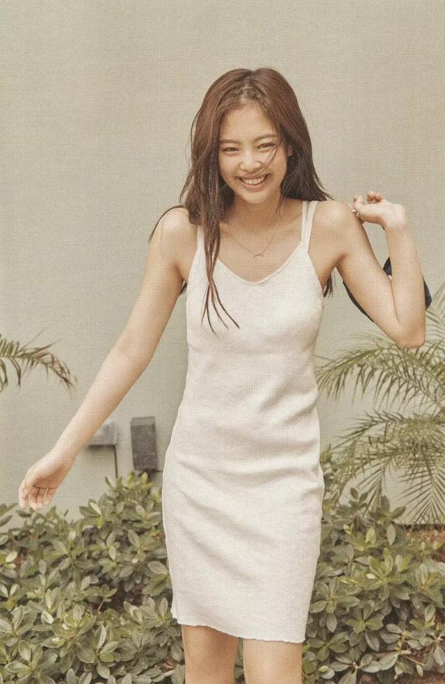 韩国女星jennie成拍照教科书非一眼美女也能可爱又自然