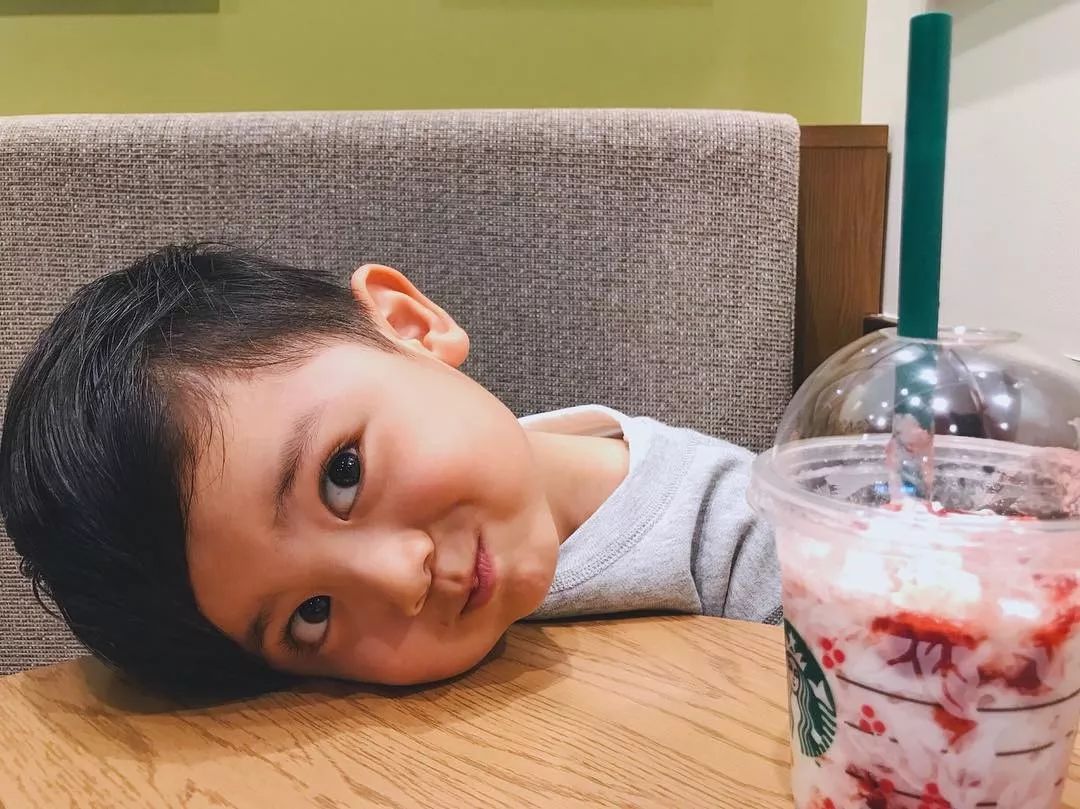 这个4岁男孩可爱起来秒杀所有女生00后看了都想生娃