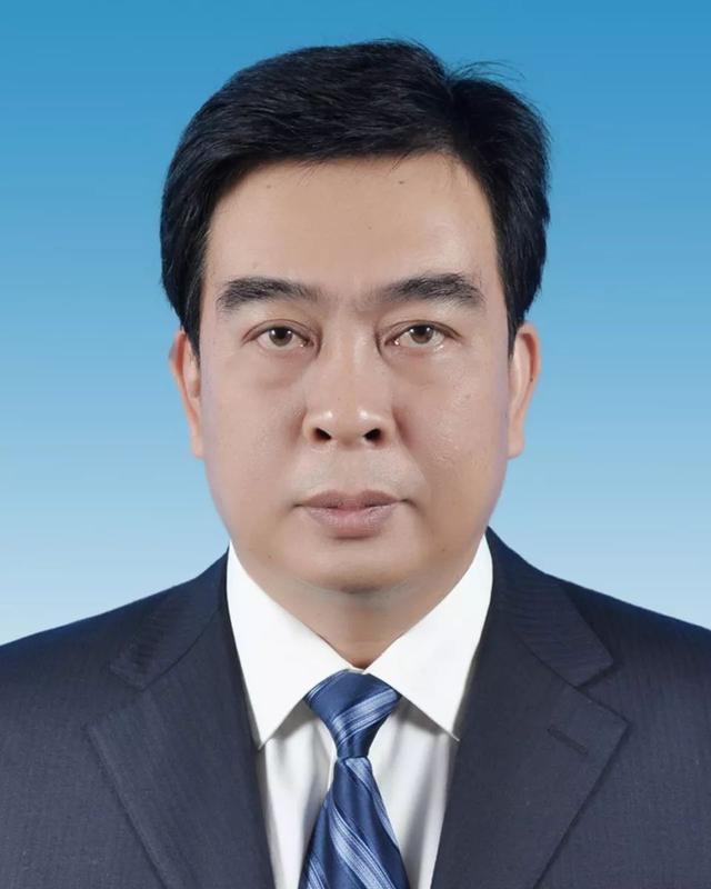 部副主任科员,组织科副科长,调研科科长,景东县委组织部常务副部长