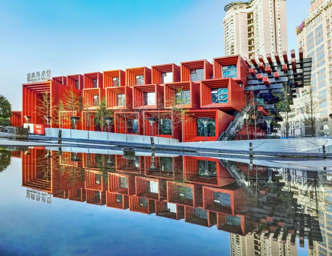 在位于黄桷坪的重庆当代美术馆开幕雕塑作品展区展览将于9月25日在