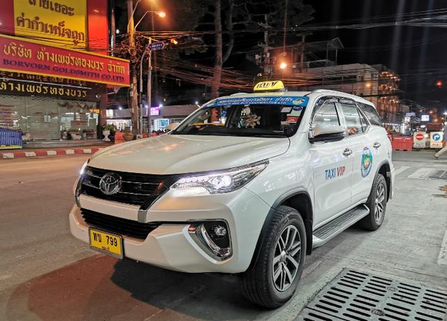 泰国芭提雅的丰田奔跑者,居然被当出租车,其实都是被逼的_搜狐汽车