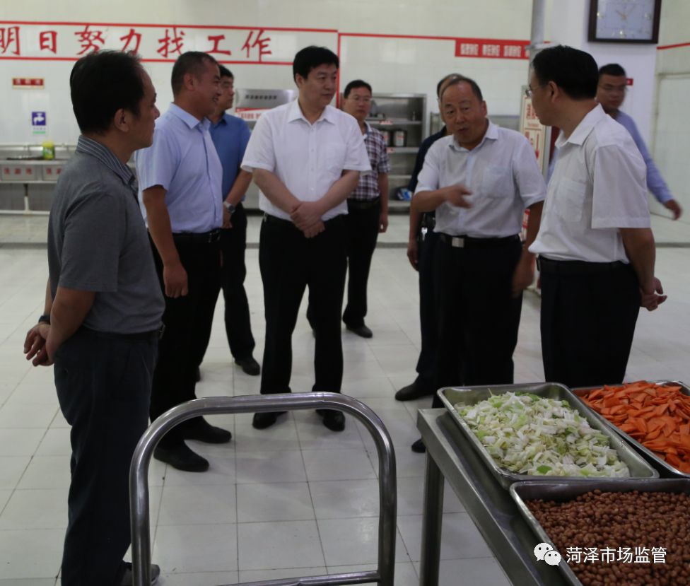张魁局长督导检查学校和幼儿园食堂食品安全工作