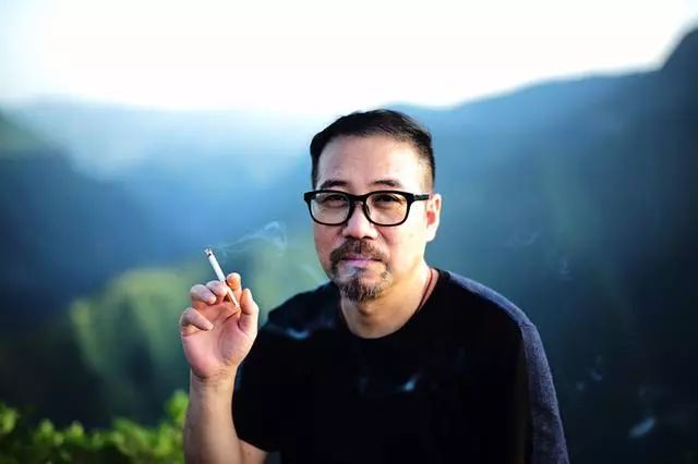 张执浩真正优秀的诗人都在尽力摈除诗歌腔