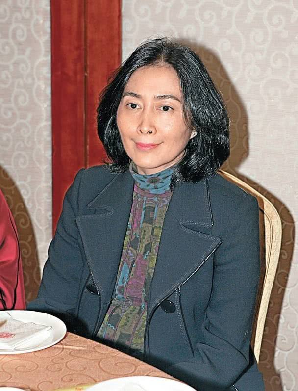 何鸿燊才把事实的真相告诉了麦舜铭跟麦慧玉.