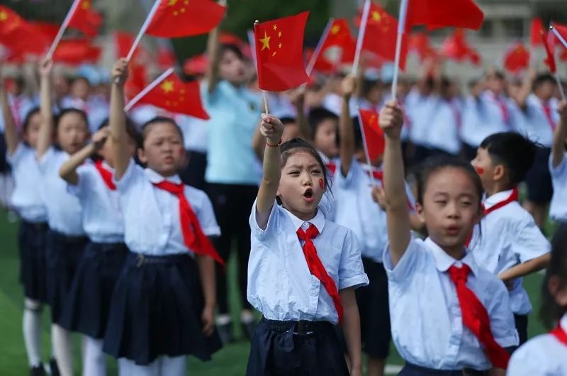 卜桥庆祝新中国成立70周年系列活动之"我爱祖国 同唱国歌"_五星红旗