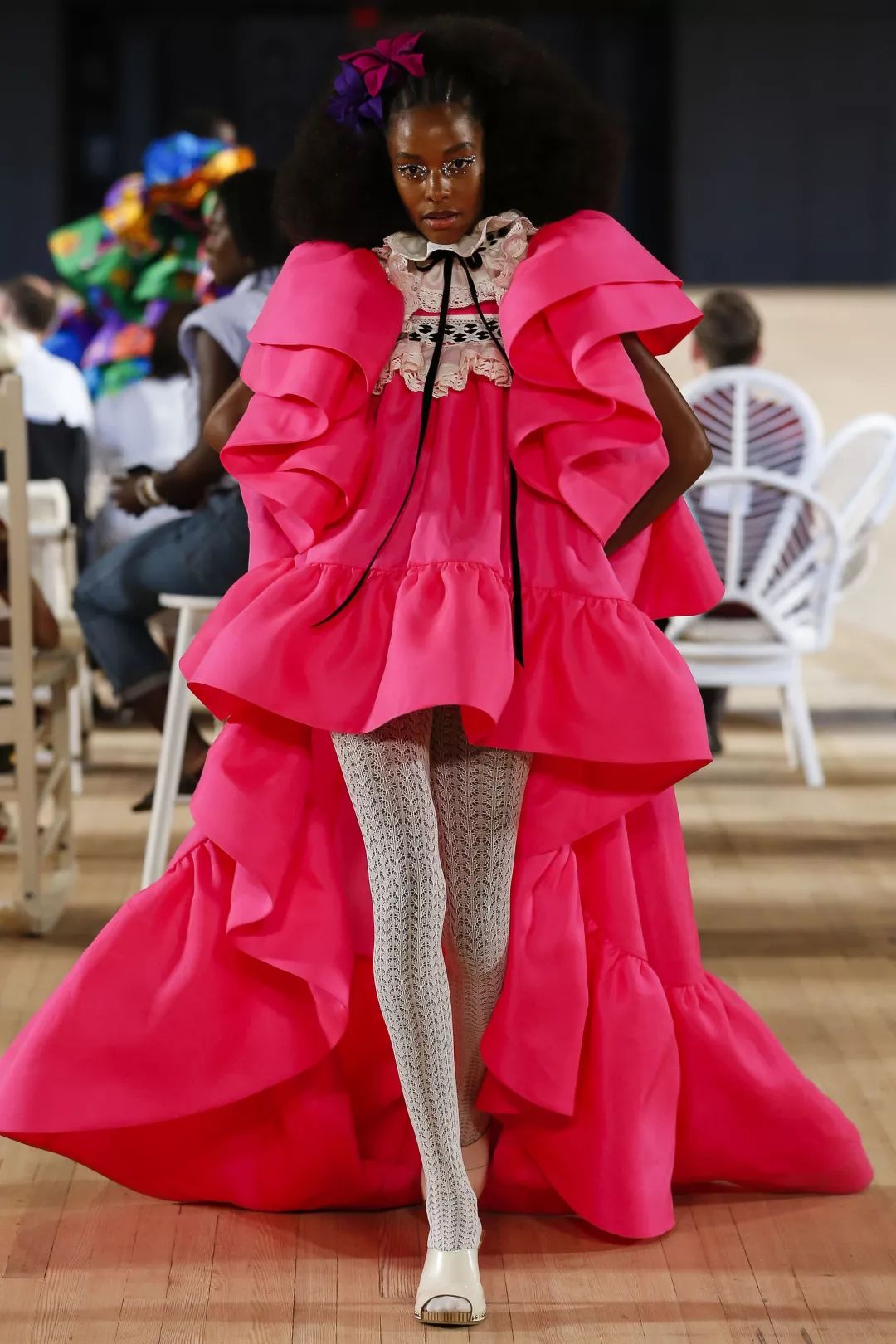 marcjacobs2020春夏时装秀如歌舞剧服饰般夸张绚丽