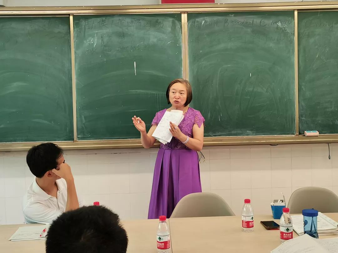 谈经验凝智慧谋策略张晓红教授来我校指导高三物理备考工作