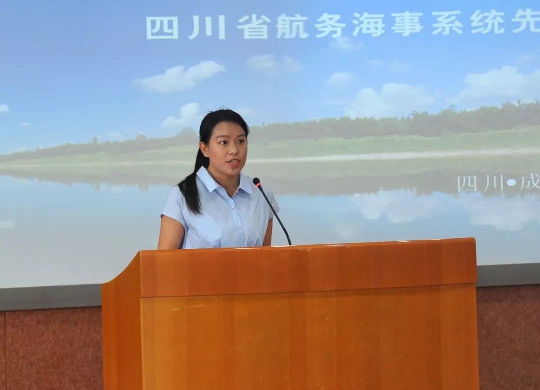 中国水运报记者周佳玲分享了采访经过和心路历程榜样是一座灯塔